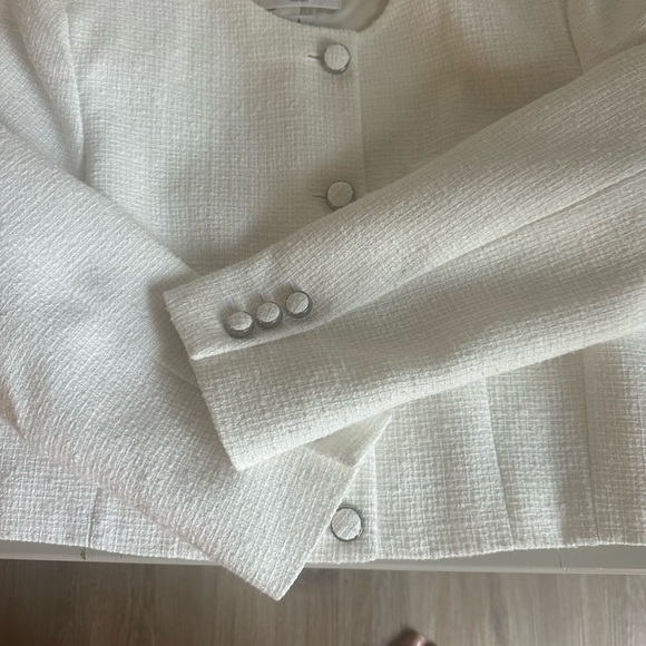 Aritzia cropped blazer - Picture 10 of 10